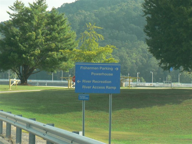 033-Drive to boat ramp.JPG